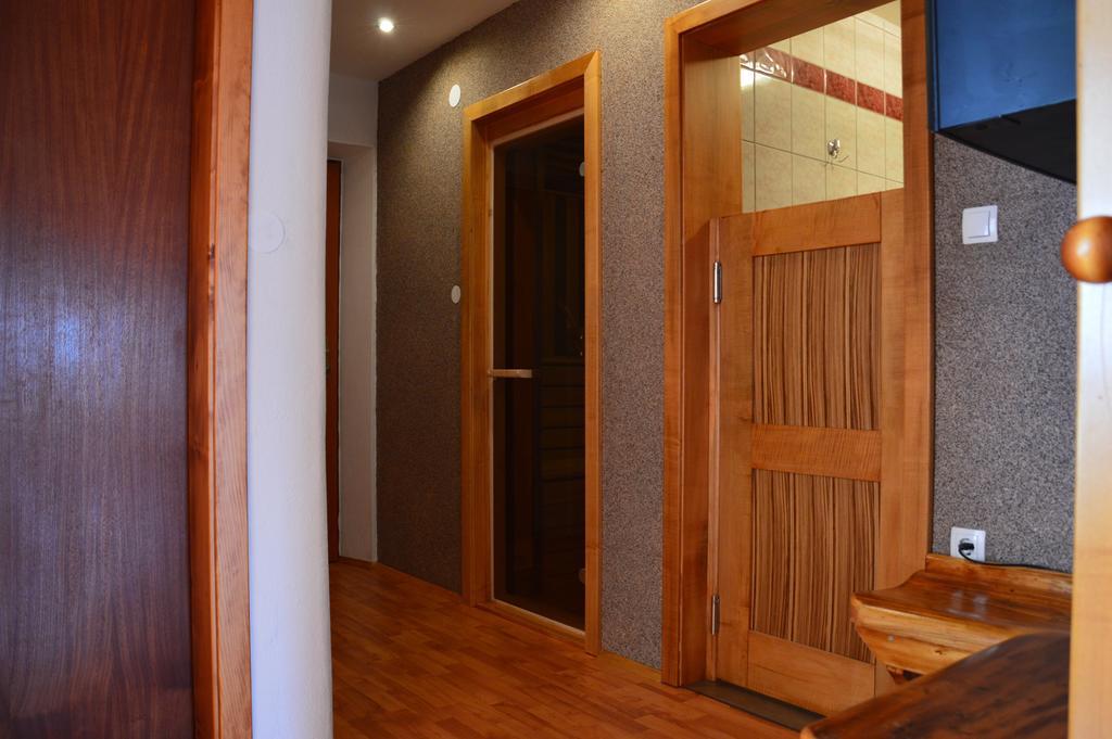 Apartmens And Rooms Sostar เชียร์คโน ภายนอก รูปภาพ