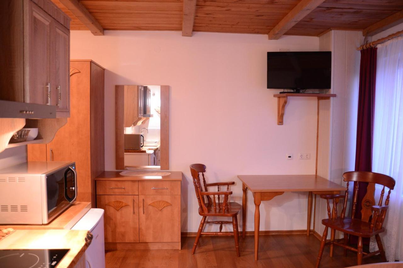 Apartmens And Rooms Sostar เชียร์คโน ภายนอก รูปภาพ