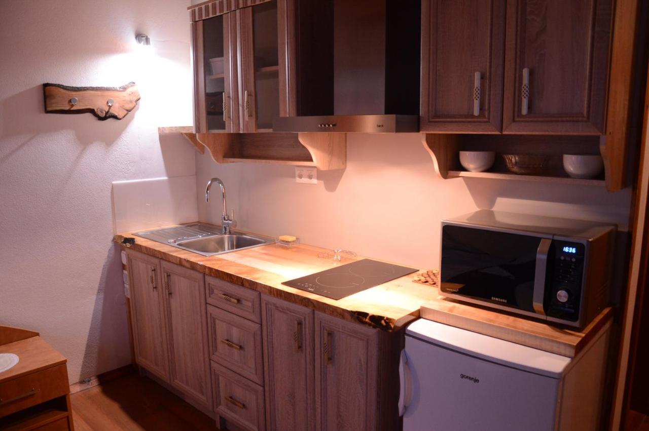 Apartmens And Rooms Sostar เชียร์คโน ภายนอก รูปภาพ