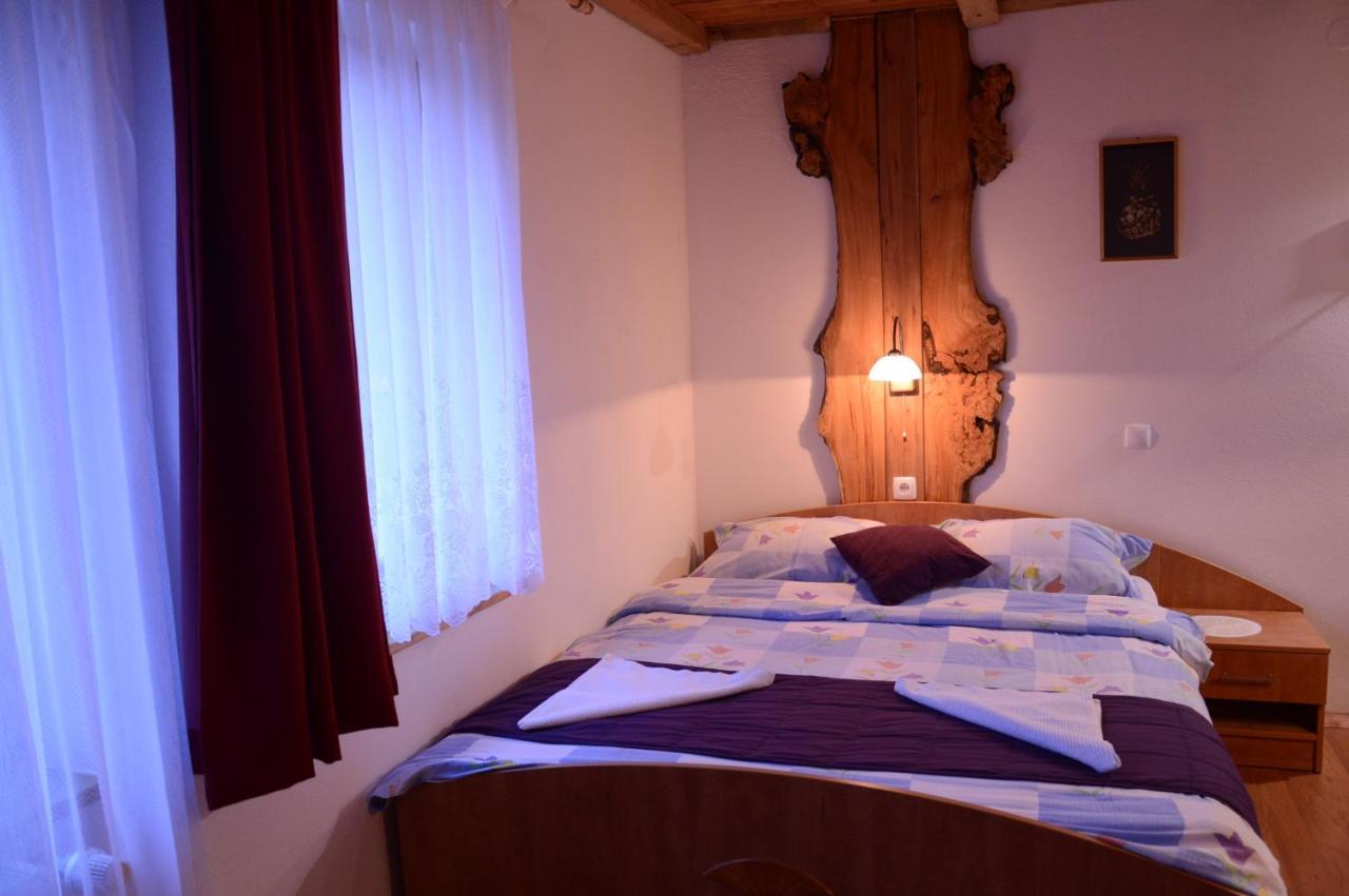 Apartmens And Rooms Sostar เชียร์คโน ภายนอก รูปภาพ