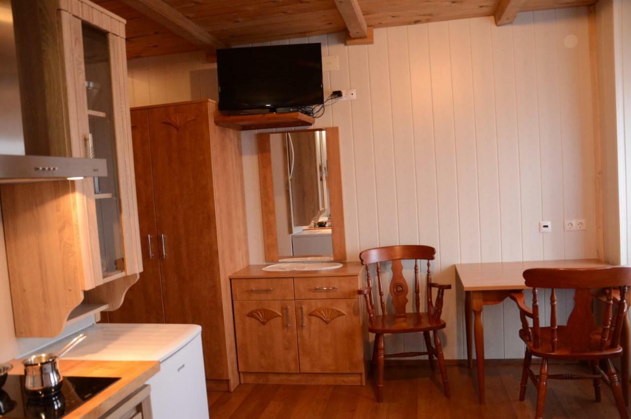 Apartmens And Rooms Sostar เชียร์คโน ภายนอก รูปภาพ